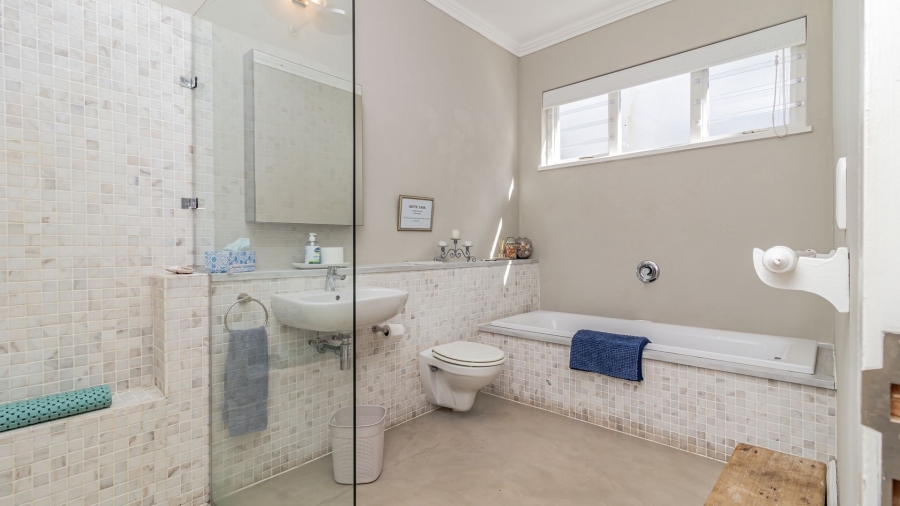 To Let 5 Bedroom Property for Rent in Onrus Western Cape